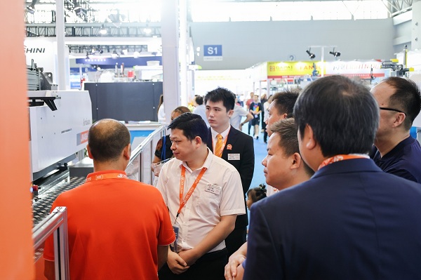 小型注塑機的塑料材料選擇有哪些考慮因素你知道嗎?